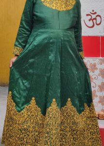 Elegant Green Embroidered Gown Set✨