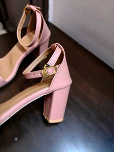 Women Pink Block Heel Strappy Buckle Sandali