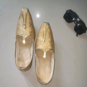 Gold Ethnic Jutti