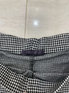 🏁 M&amp;S Metro Check Trousers – Street Chic! 🖤💛