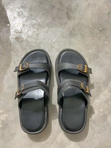 black platform sandal 👡