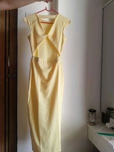 Elegant Yellow Midi Dress with price tag