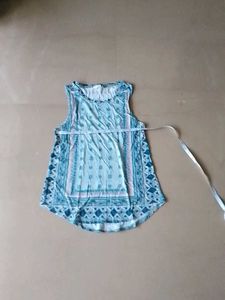 Sleevless Printed Top