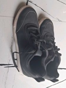 Simple Black Sneakers