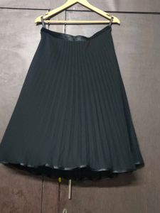 🖤 Pleated Skirt