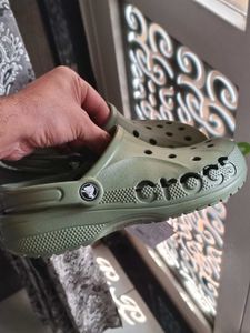 ABSOLUTELY UNUSED BRAND NEW WOMENS /UNISEX CROCS