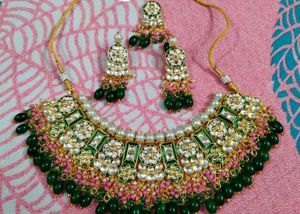 Stunning Kundan Jewellery Set