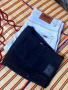 🔥Two Original Levi’s® Stretch Jeans 👖⚫🔵