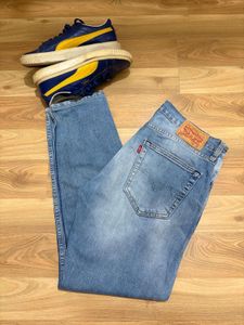 Levi’s Light Wash Denim Jeans