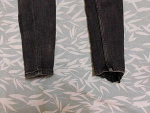 26 Inch Skinny Black Zara Jeans For Sale