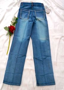 Straight Leg Jeans 👖✨