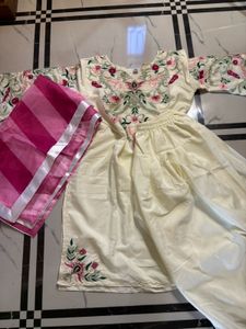 pakistani Elegant Embroidered Kurta Leather Set