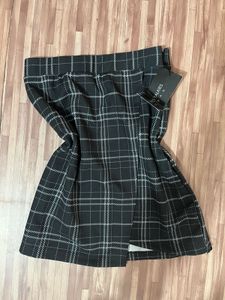 mini black skirt with side zip