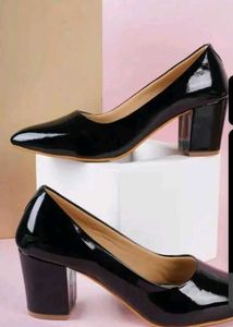 Black Pumps With Synthetic Leather
