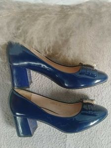 Navy Bow Pumps