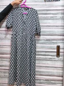 Chic Black &amp; White Midi Dress