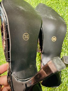 Chic Black Slingback Heels