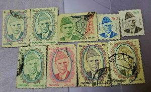9 Vintage Pakistan : Jinnah Stamps