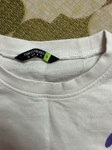 A short-sleeved crop top.