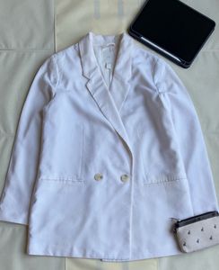 H&amp;M White Blazer - Stylish &amp; Chic