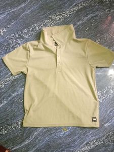 a green elegant tshirt