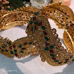 Golden Colour 2*4 Size Bangles