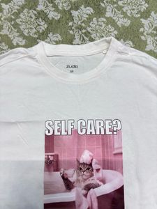 Casual Tee with cute cat print .