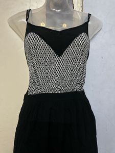 Pintrest Branded Sleeveless Black Dress With Pocke