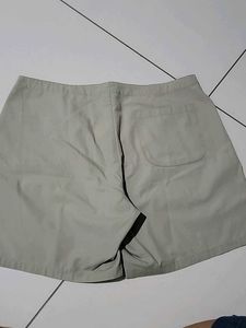 Women&#39;s Khaki Shorts