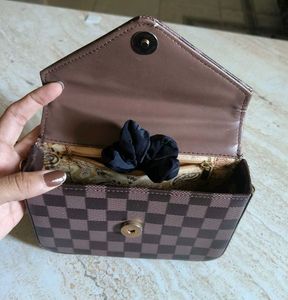 Trending Brown Checks Sling Bag 😍
