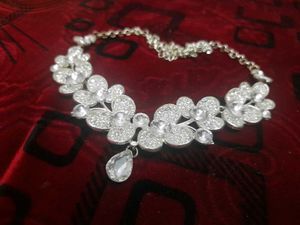 Sparkling Floral Rhinestone Necklace