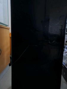 Glass Aquarium With Black Lid