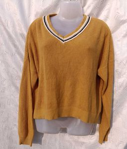 Vintage V-Neck Sweater 💛