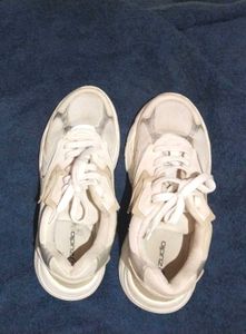 Zudio White Sneakers