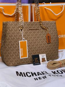 Michael Kors Tote Bag - Stylish Design
