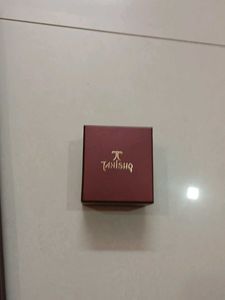 tanishq ear rings box