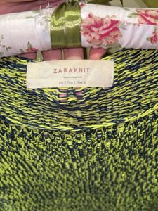 Green &amp; Black Knit Cropped Top