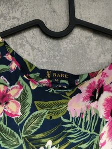 Floral Semi-backless Top 🌺