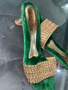 Elegant Green Velvet Slippers - Size 9/39
