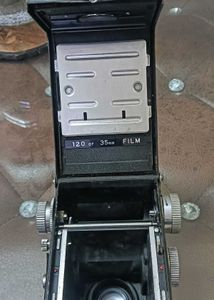 Vintage YASHICA 635 TLR Camera.