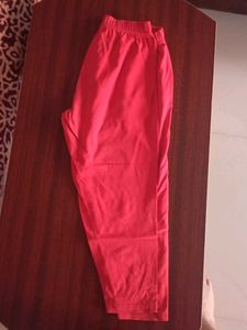 LYRA RED COLOR CAPRI