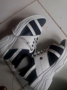Stylish Casual Footwear For Women Size 6