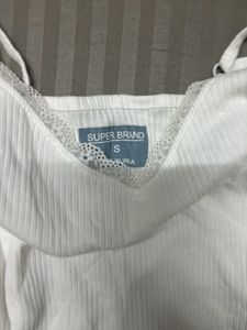 WHITE SLEEVELESS TOP