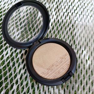 MAC Extra Dimension Skinfinish