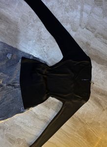 Black Crisscross Ribbed Long Sleeve Top.SIZE-28-36