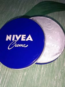NIVEA Cream For Winter With Premium Case.