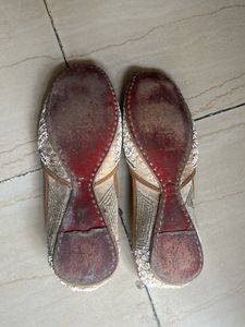 White Pearl Work Mojjedi Juti