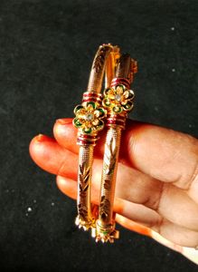 GOLDEN BANGLES