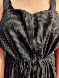 KOREAN SLEEVELESS