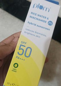 Plum Niacinamide Sunscreen (Sealed Pack)